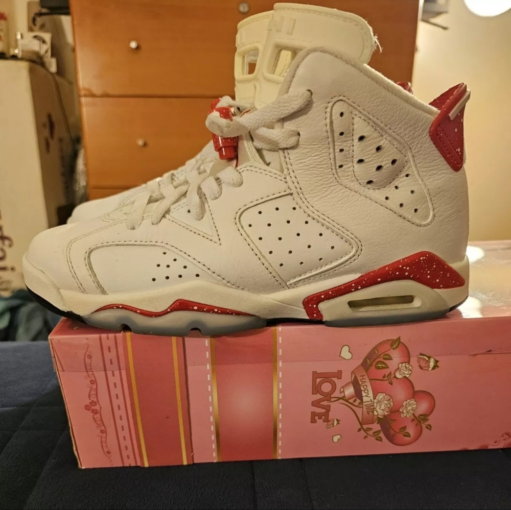 Jordan HOT ITEM! 6 Retro GS Red Oreo #384665-162. Sz 6W/4.5Y. R2S!!